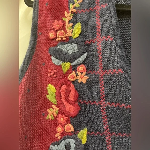 Lucia Floral Embroidered Vintage New Plaid Cottagecore Navy size M Sweater Vest - Picture 6 of 8